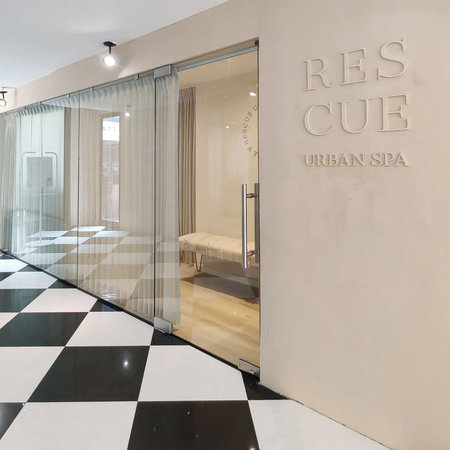 Ambiente y cabina de Rescue Urban Spa Providencia Guadalajara